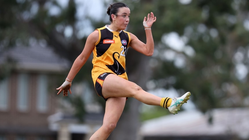 Mizuki Brothwell in action during the 2024 Coates Talent League quarter-final between Dandenong Stingrays and Gippsland Power at Shepley Oval. Picture: AFL Photos